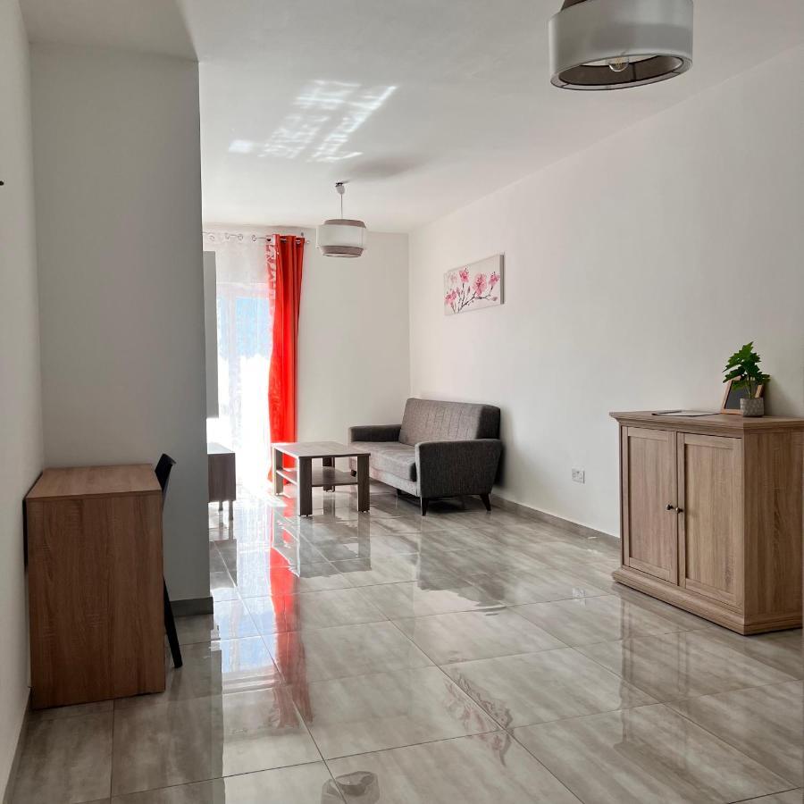 F4 Room 2, Private Room Two Single Beds Shared Bathroom Msida Exterior foto